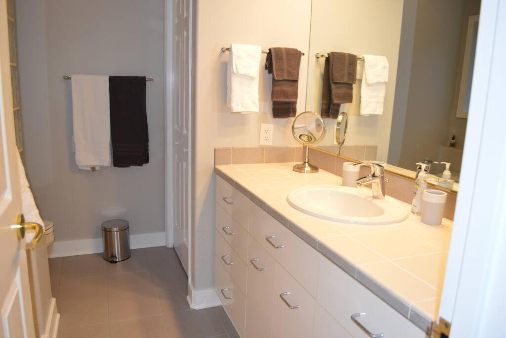 1-Bedroom Seaview Guesthouse On Seattle Luxury Estate With Views Of Olympic Mountains Екстер'єр фото