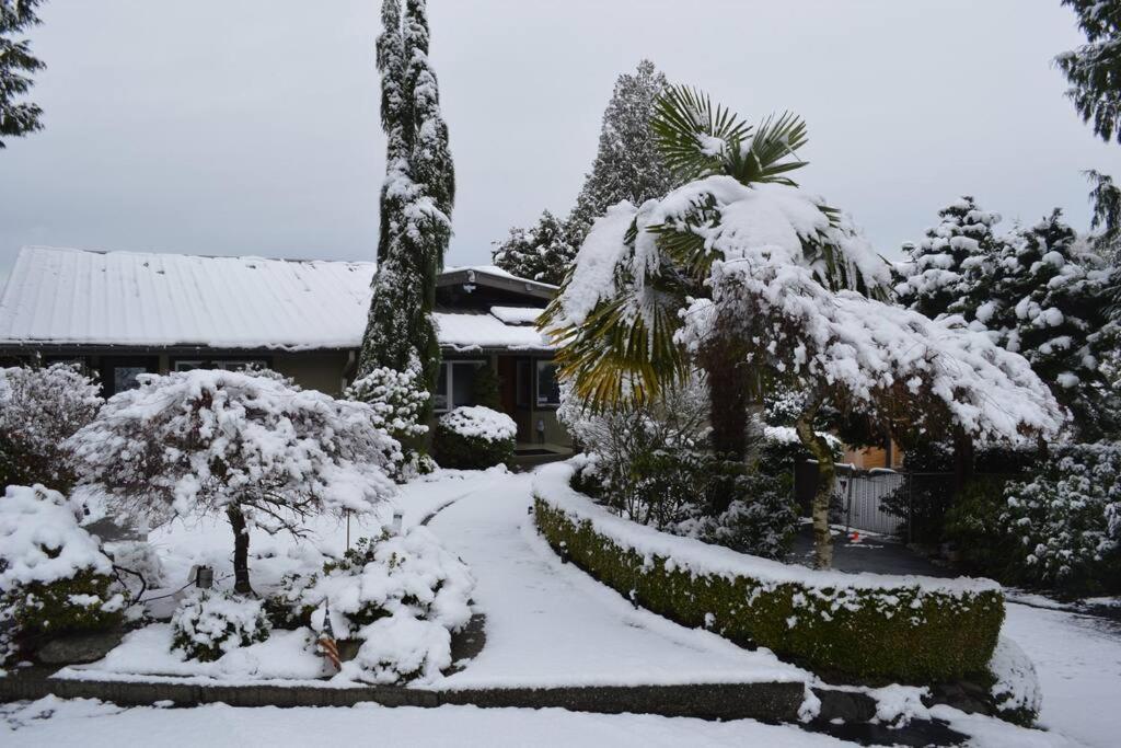 1-Bedroom Seaview Guesthouse On Seattle Luxury Estate With Views Of Olympic Mountains Екстер'єр фото