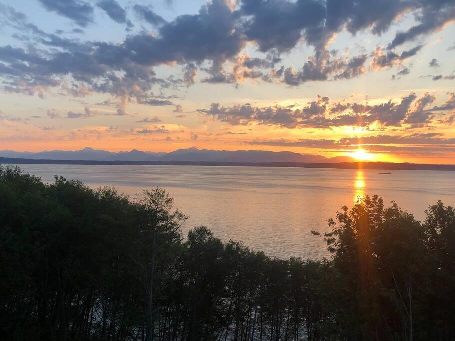 1-Bedroom Seaview Guesthouse On Seattle Luxury Estate With Views Of Olympic Mountains Екстер'єр фото